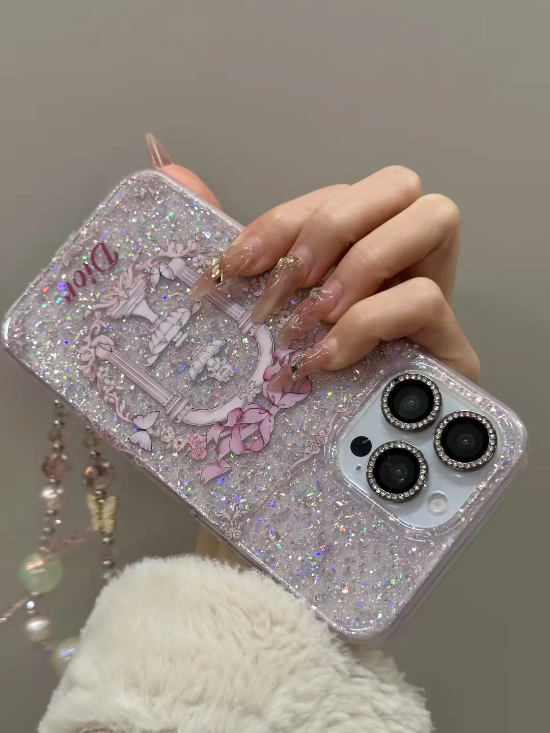 chic phone case with hand chain