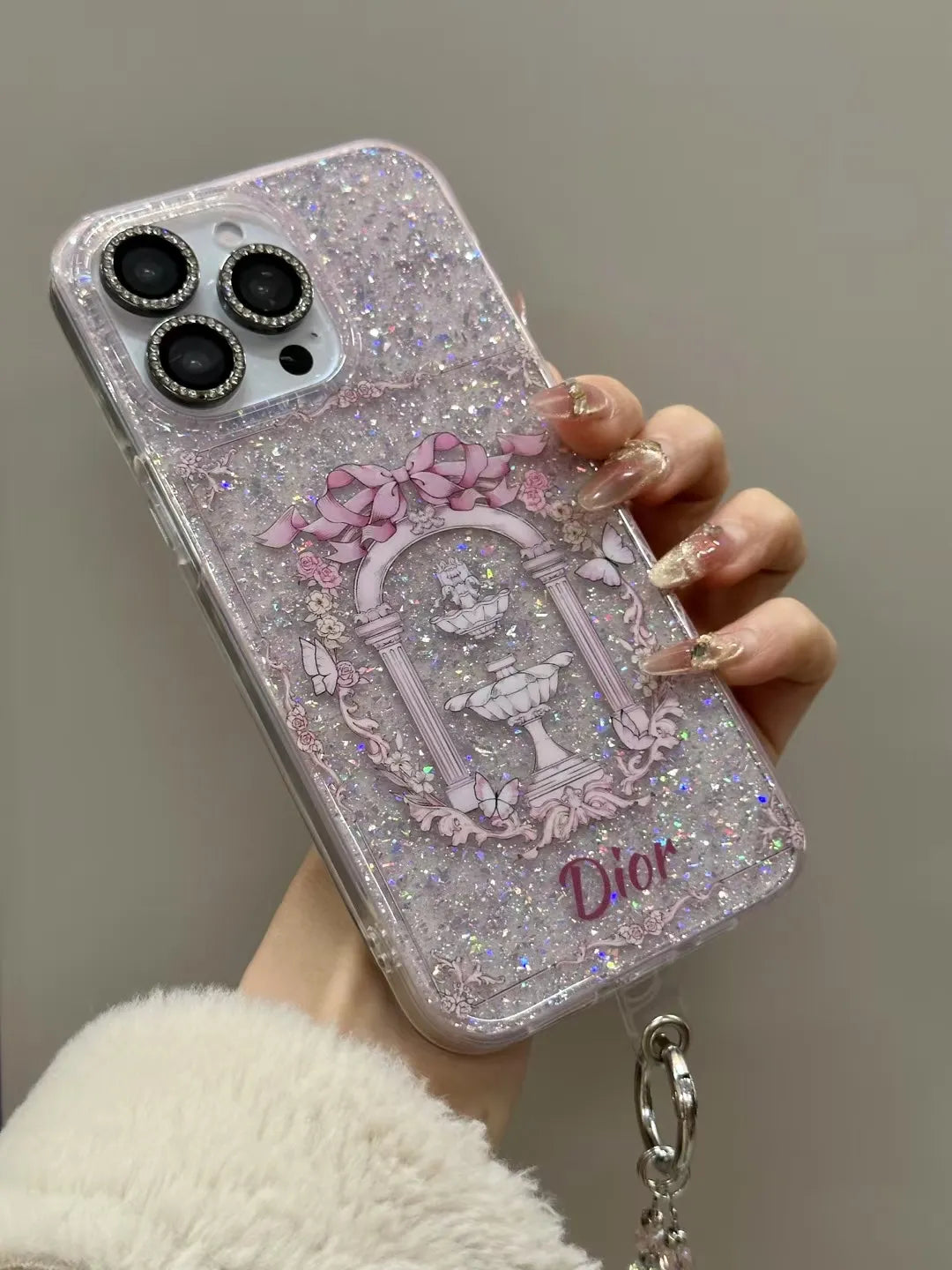 chic phone case with hand chain